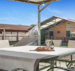 Cleveland Place walk to beach  shops - Tourism Caloundra
