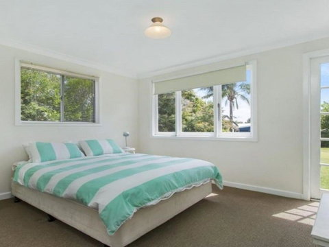 Seahorse Beach Just 550m From House - Tourism Caloundra 4