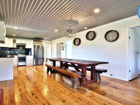 The Lobster Pot Great Outdoor Eating Area - Tourism Caloundra 4