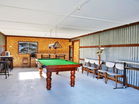 The Lobster Pot Great Outdoor Eating Area - Tourism Caloundra 5