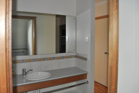 Rest A Shore Coffin Bay - Tourism Caloundra 3