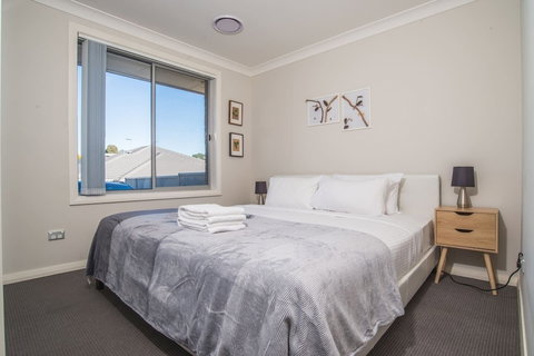 Peaceful 2kingbed Rootyhill Townhouse Near Station - Tourism Caloundra 3