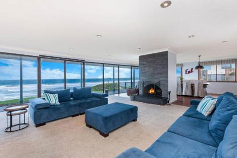 Iluka Perched On East Beach - Tourism Caloundra 0
