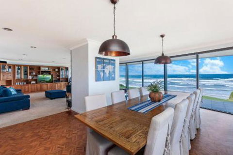 Iluka Perched On East Beach - Tourism Caloundra 2