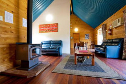 Sunnyhurst Chalets Rural Stay - Tourism Caloundra 3
