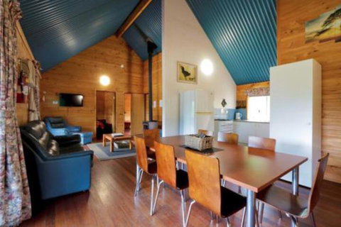 Sunnyhurst Chalets Rural Stay - Tourism Caloundra 2