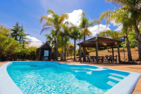 Sunnyhurst Chalets Rural Stay - Tourism Caloundra 5