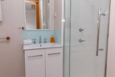 Kookas Nest Waterfront Home Tranquil Setting - Tourism Caloundra 2