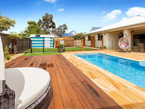 MALIBU SAFETY BEACH - Tourism Caloundra 3