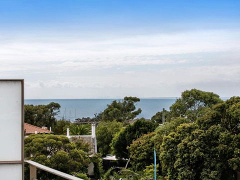 NORTH POINT RETREAT MORNINGTON - Tourism Caloundra 1