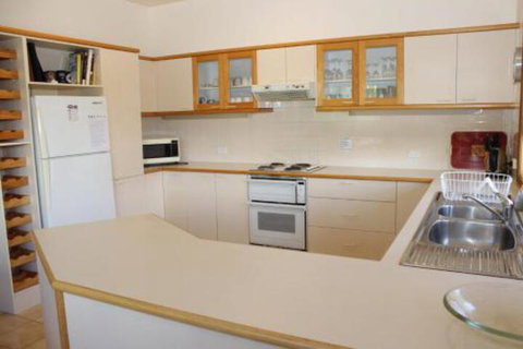 LIZ LAKE - Tourism Caloundra 6