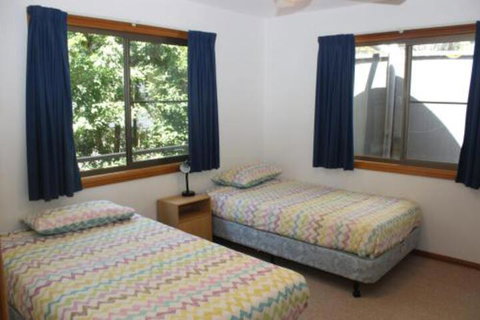 LIZ LAKE - Tourism Caloundra 5
