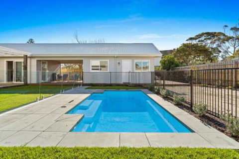 Birdrock Beach Bed & Breakfast - Tourism Caloundra 0