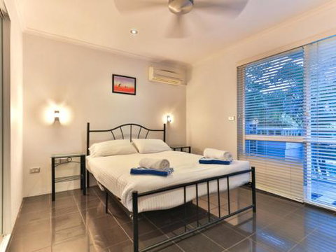 RED COWRIE 321atPALM COVE - Tourism Caloundra 1