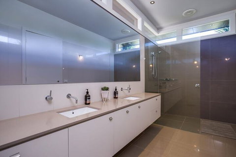 Kalina Retreat Tennis & Pool - Tourism Caloundra 3