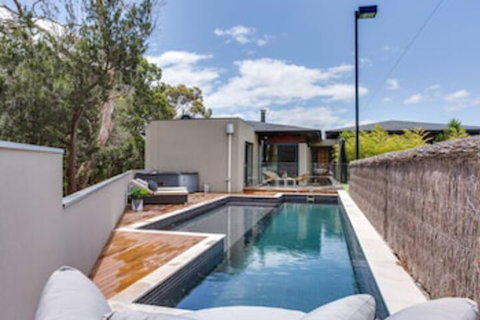 Kalina Retreat Tennis & Pool - Tourism Caloundra 0