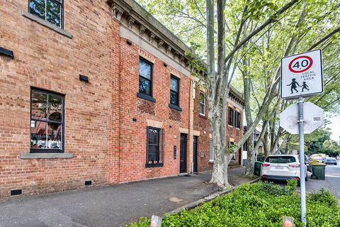 Bull Street 116 - Tourism Caloundra 1
