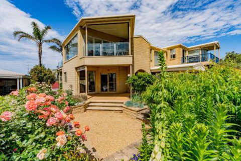 VIEWS FOREVER INVERLOCH - Tourism Caloundra 5