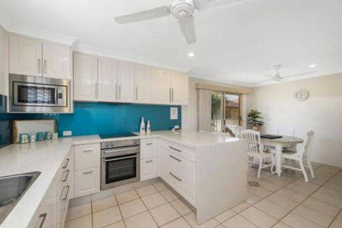 Burkeys 5 Main Street - Tourism Caloundra 2