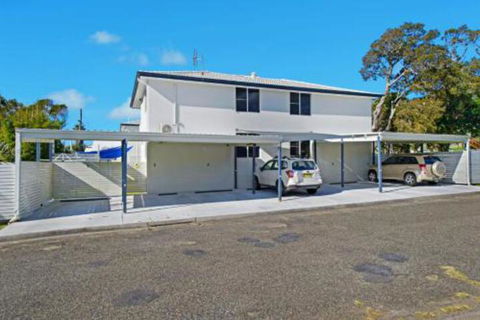 WAVES On MAIN 4 / 1 MAIN STREET - Tourism Caloundra 3