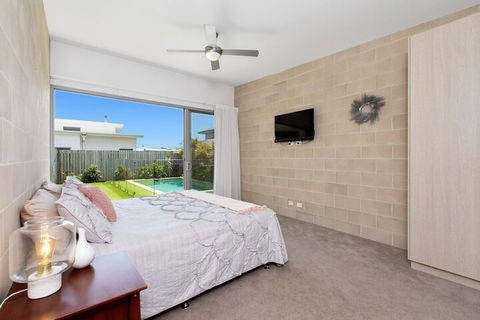 BEACHSIDE HAVEN - Tourism Caloundra 4