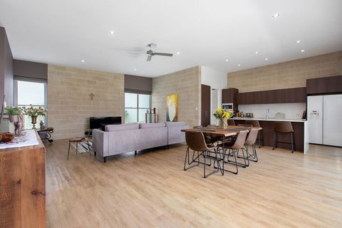 BEACHSIDE HAVEN - Tourism Caloundra 3