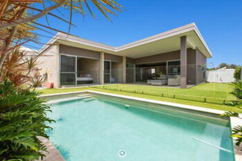 BEACHSIDE HAVEN - Tourism Caloundra 0