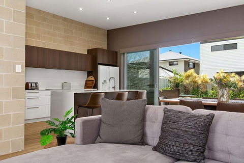 BEACHSIDE HAVEN - Tourism Caloundra 7