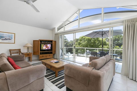 Beautiful North Facing River Views At Noosaville Unit 4 Riverside 235 Gympie Tce - Tourism Caloundra 2