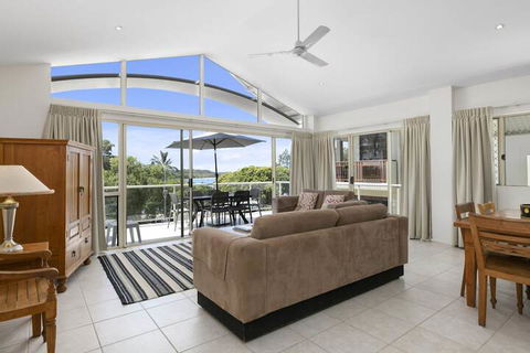 Beautiful North Facing River Views At Noosaville Unit 4 Riverside 235 Gympie Tce - Tourism Caloundra 6