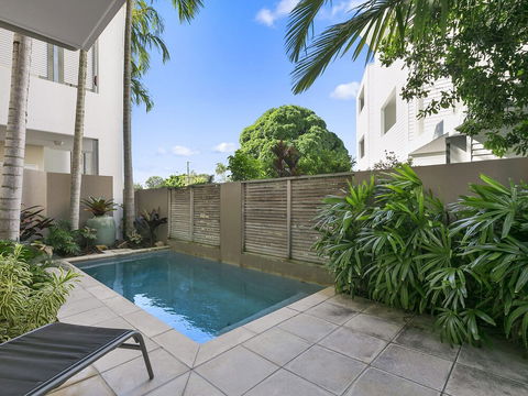 Stunning Riverfront Apartment In Noosaville Unit 2 Wai Cocos 215 Gympie Terrace - Tourism Caloundra 0