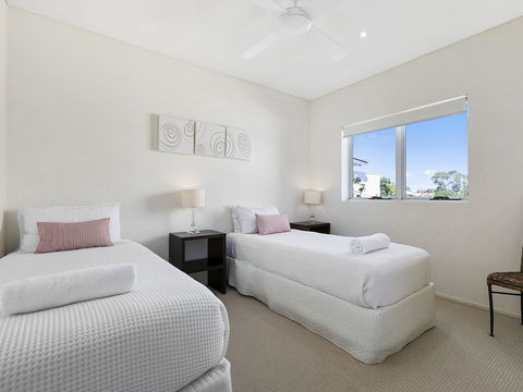 Stunning Riverfront Apartment In Noosaville Unit 2 Wai Cocos 215 Gympie Terrace - Tourism Caloundra 4