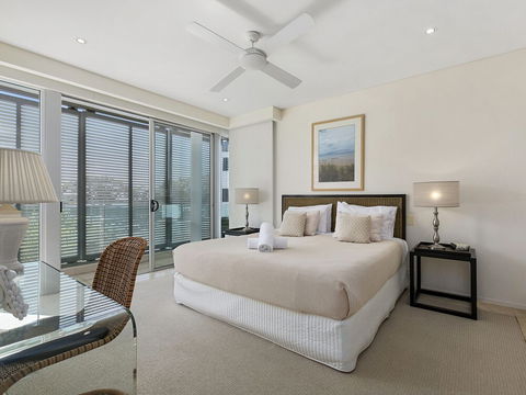 Stunning Riverfront Apartment In Noosaville Unit 2 Wai Cocos 215 Gympie Terrace - Tourism Caloundra 3