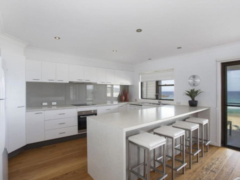 Beach Rd 24 Mollymook - Tourism Caloundra 2