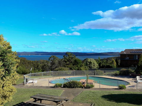 ECONO LODGE BAYVIEW - Tourism Caloundra 1