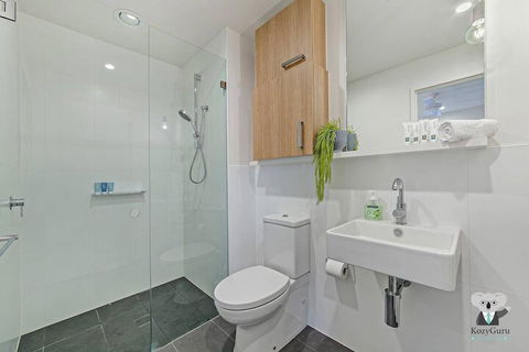 NEW Cozy Comfy APT Near Sydney Airport & CBD - Tourism Caloundra 7
