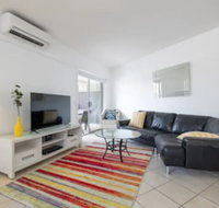 Peaceful 1 Bedroom Apartment With Parking - Tourism Caloundra