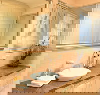 Modern 2 Bedroom Unit Close to CBD - Tourism Caloundra