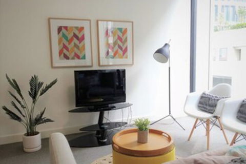 Luxury 1 Bedroom 1 Study With 1 Parking - Tourism Caloundra 0