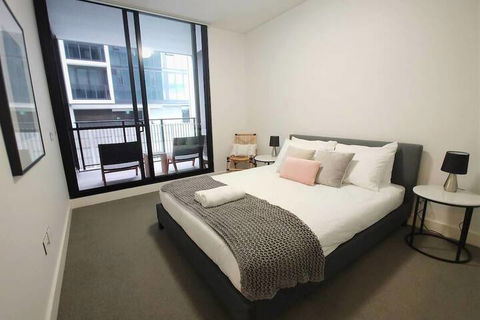Luxury 1 Bedroom 1 Study With 1 Parking - Tourism Caloundra 3