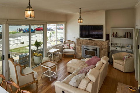 The Ultimate Beach House - Tourism Caloundra 6