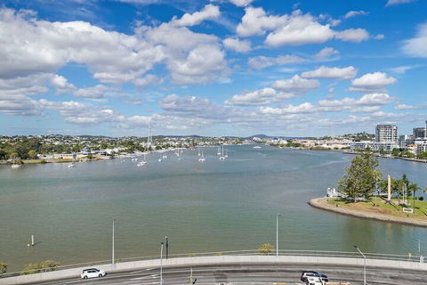 The Hamilton (I715) - Tourism Caloundra 3