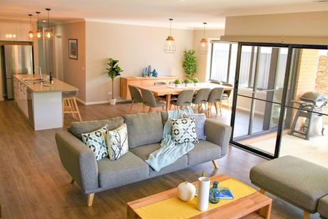 Amaroo - Tourism Caloundra 6