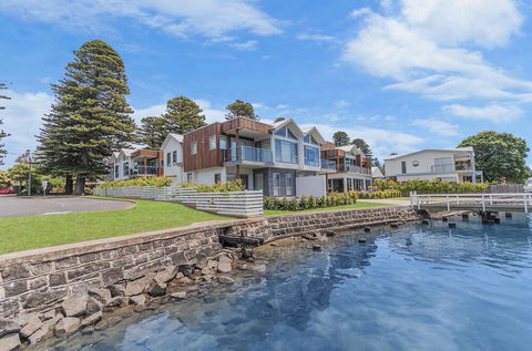 Absolute - Tourism Caloundra 0