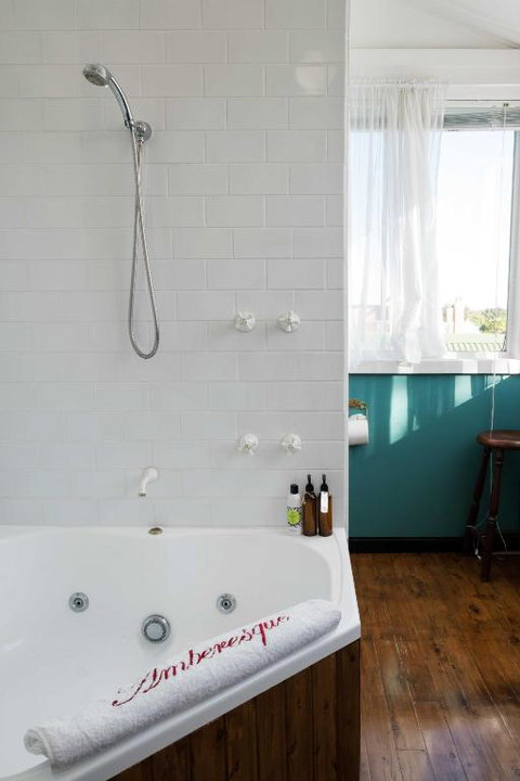 Amberesque B & B - Tourism Caloundra 4