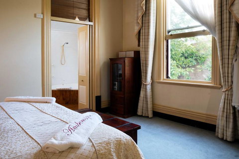 Amberesque B & B - Tourism Caloundra 1