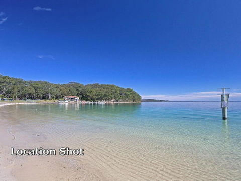 8 The Helm 22 Voyager Close Hear The Waves From Shoal Bay Beach - Tourism Caloundra 4
