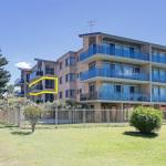 8 The Helm 22 Voyager Close Hear The Waves From Shoal Bay Beach - Tourism Caloundra 0
