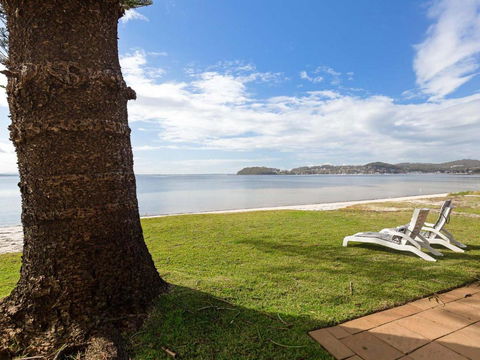 Filoli 91 Foreshore Drive Huge Waterfront Home - Tourism Caloundra 1