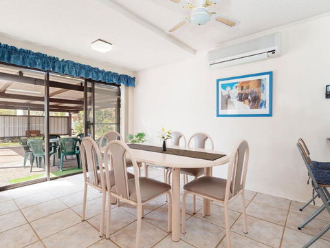 Casa Mia 1 / 8 Catalina Close Between Little Beach & Shoal Bay Beach - Tourism Caloundra 2